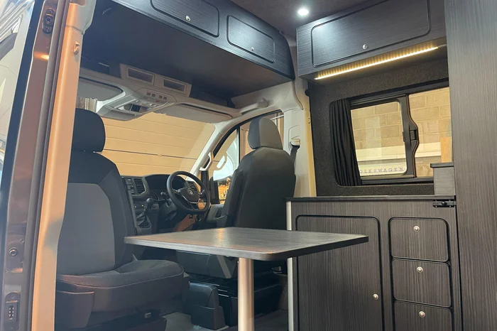 Swivel passenger seat