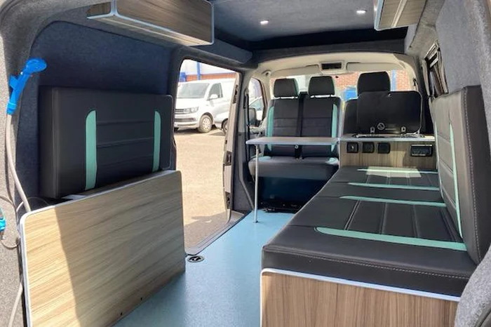 Split day van